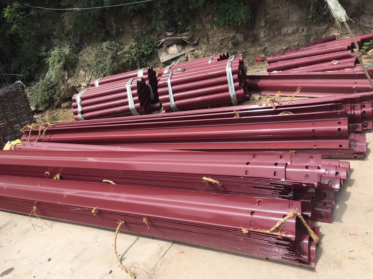 波形護(hù)欄應(yīng)該如何選購(gòu)呢？