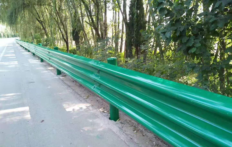 三波護(hù)欄的規(guī)格、制造工序、特點(diǎn)和用途是什么？