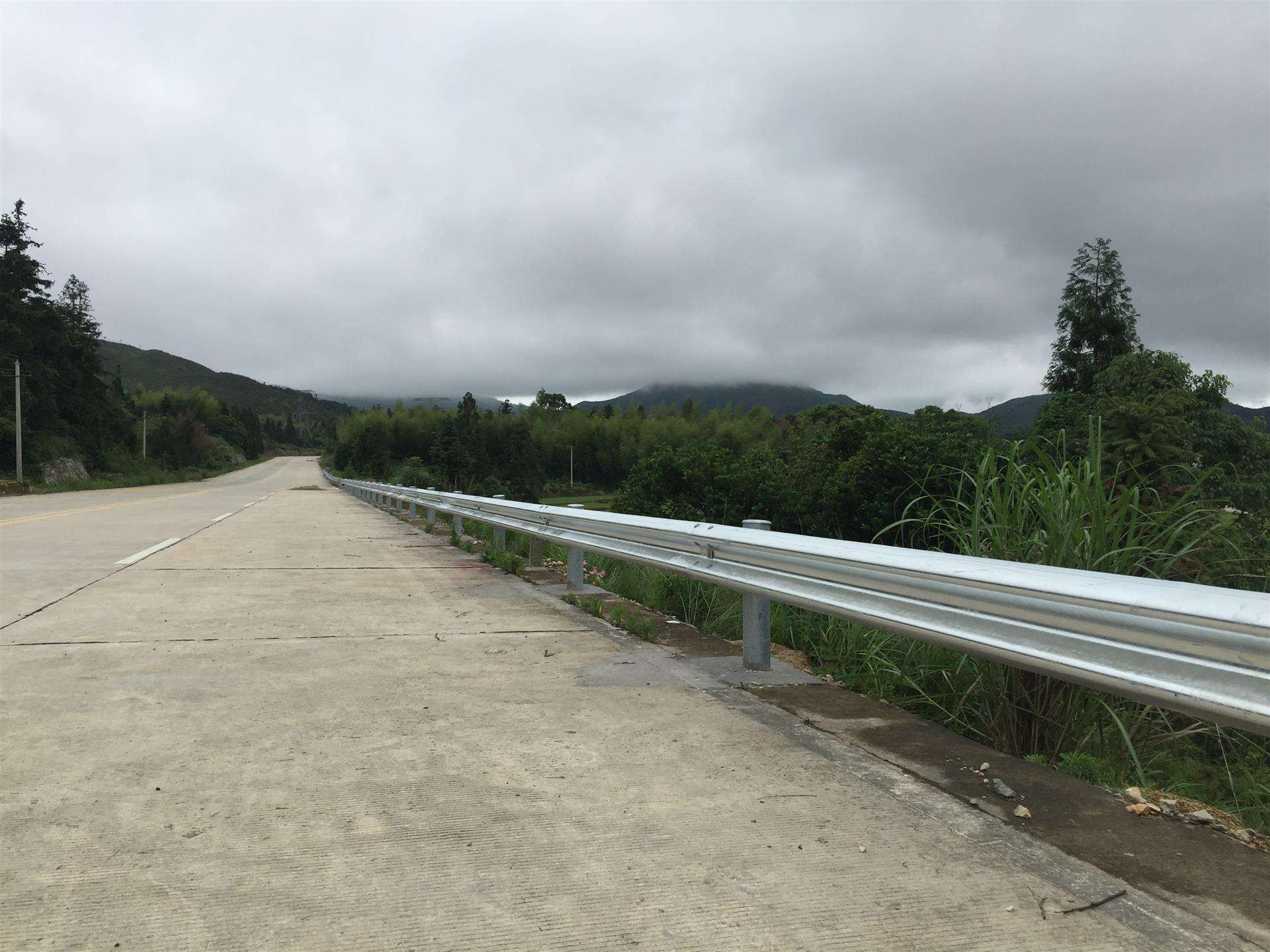 如何保證波形護(hù)欄不變形？