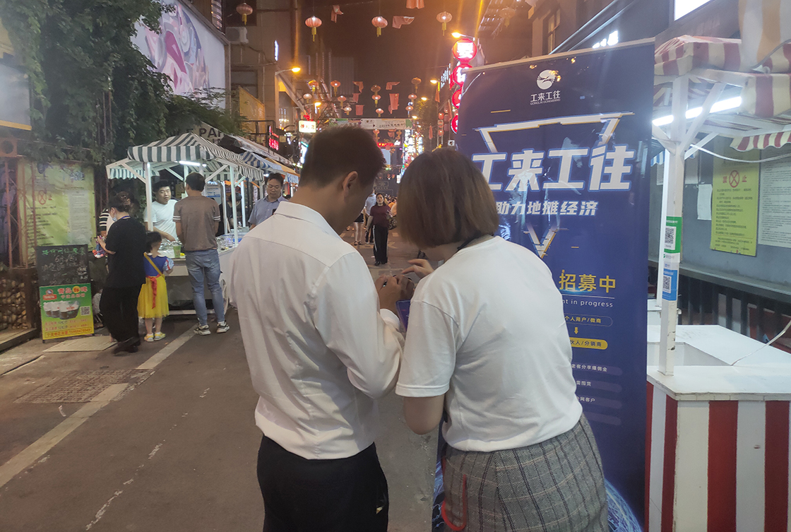 地?cái)偀崂撕?，小攤販該何去何從?/>
   </div>
   <div   id="u4o4ye0w"   class="infotxt">
   <em>2020-06-16</em>
   <h3>地?cái)偀崂撕?，小攤販該何去何從?/h3>
   <p>地?cái)偀崂撕螅傌溤摵稳ズ螐?？為了?shí)現(xiàn)疫情后經(jīng)濟(jì)的有效復(fù)蘇，多個(gè)城市明確發(fā)文鼓勵(lì)···</p>
   <span>查看詳情</span>
   </div>
  </a>
  </li>
  
 </ul>
 </div>
 <div   id="u4o4ye0w"   class="digg main"> 
 <span id="u4o4ye0w"    class=